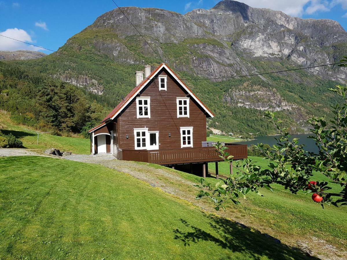 Charming Timber House In Stryn, Norway Villa Buitenkant foto